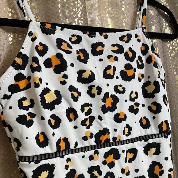 Cupshe white leopard print square cutout one piece swimsuit, size M, like new! - Picture 2 of 9